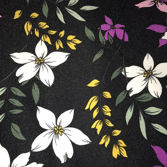 Beautiful multi color floral Calvin Klein Capri pants (XL) - Picture 7 of 8